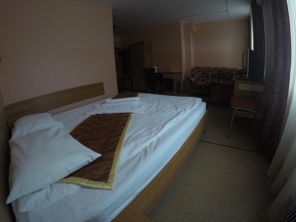 Kurmet Hotel Uralsk Pokoj fotografie