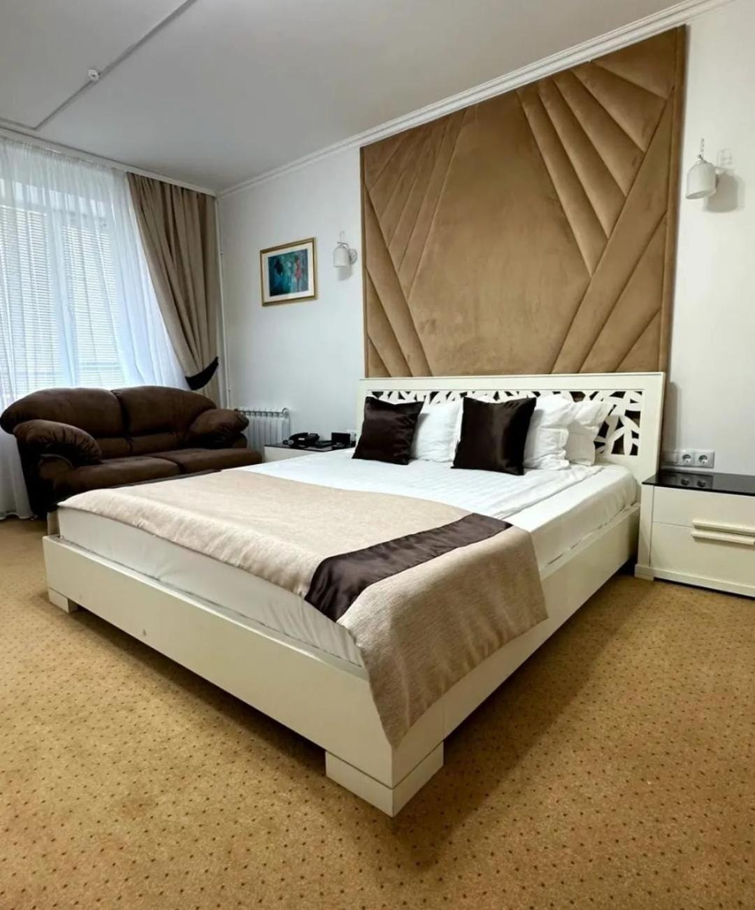 Kurmet Hotel Uralsk Exteriér fotografie