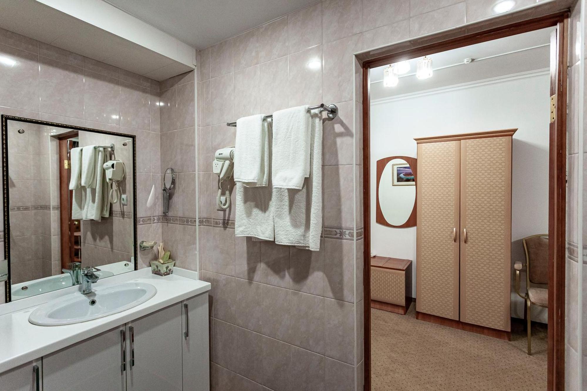 Kurmet Hotel Uralsk Exteriér fotografie